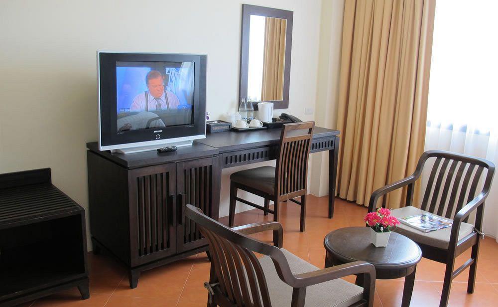 Patong La De Bua Hotel מראה חיצוני תמונה