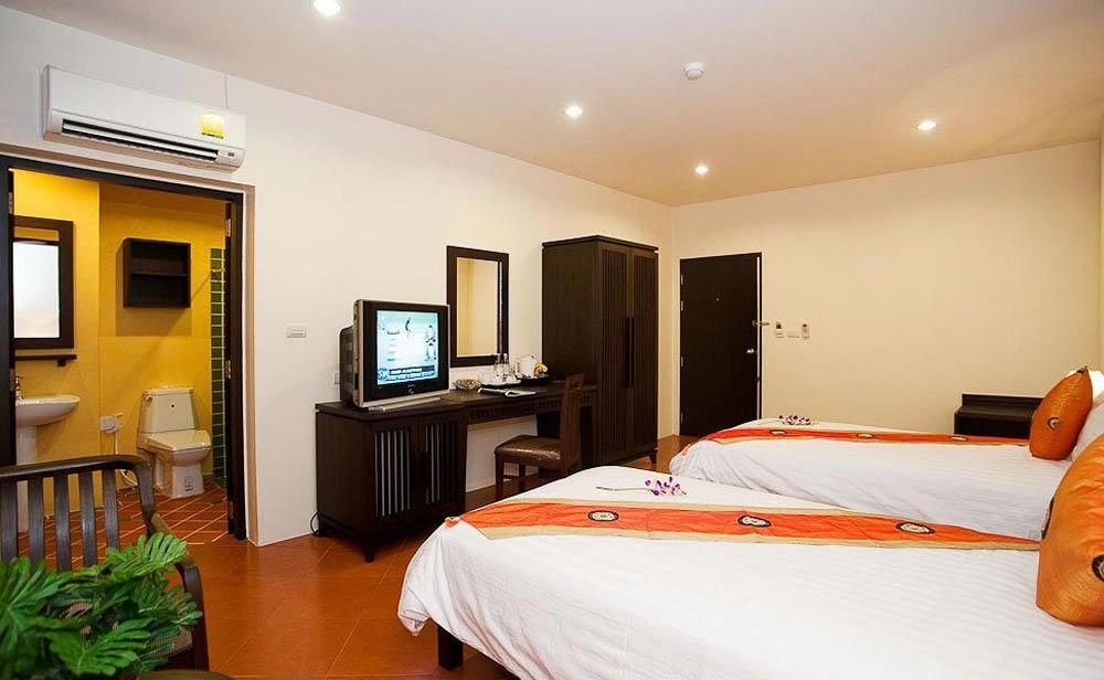 Patong La De Bua Hotel מראה חיצוני תמונה