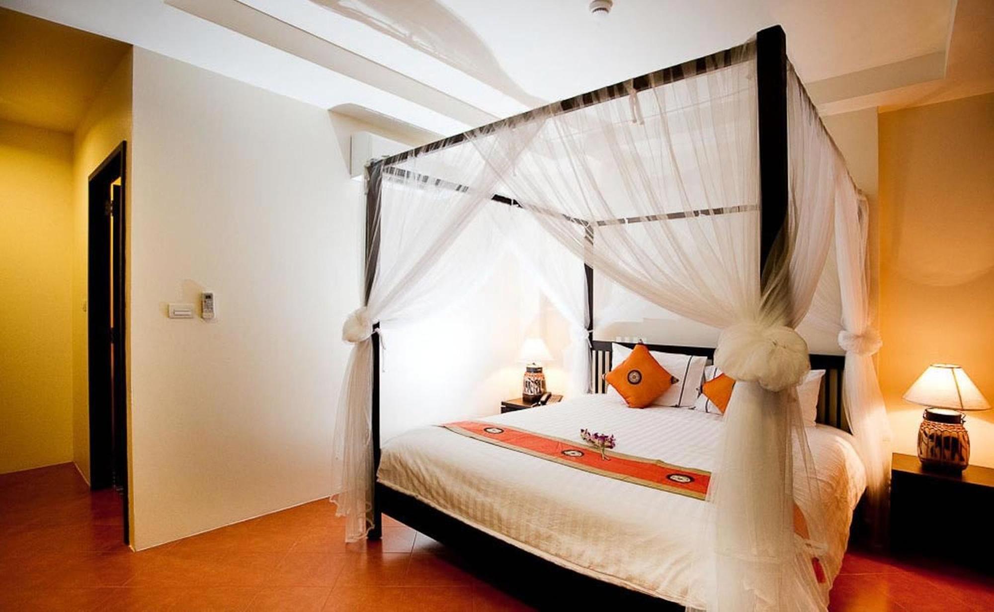 Patong La De Bua Hotel מראה חיצוני תמונה
