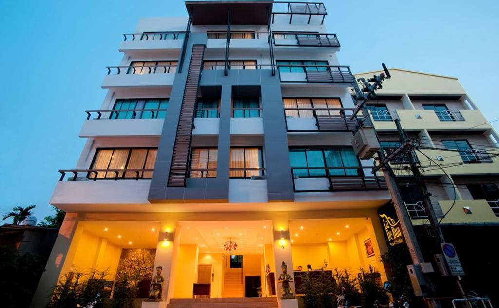 Patong La De Bua Hotel מראה חיצוני תמונה