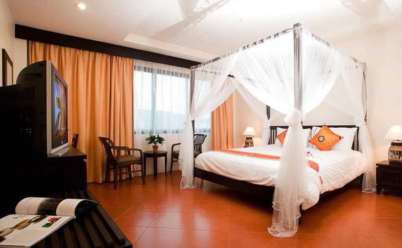 Patong La De Bua Hotel מראה חיצוני תמונה