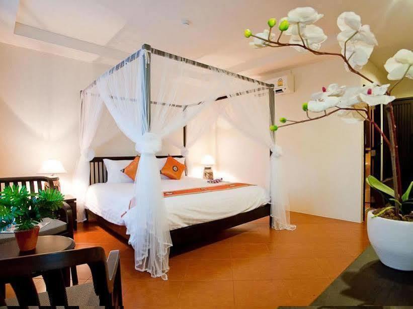 Patong La De Bua Hotel מראה חיצוני תמונה